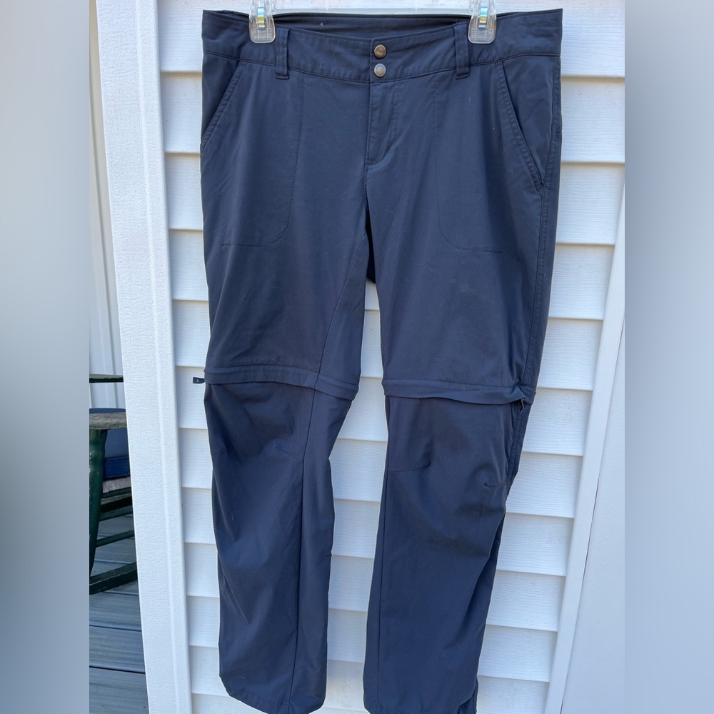 Columbia Women’s Navy Convertible ,Pants to shorts with Articulated Knee pleats.
